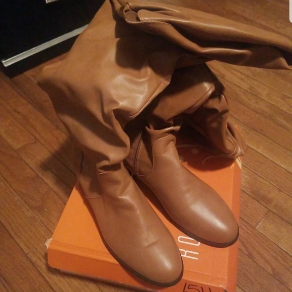 Fall boots - Picture 1 of 3